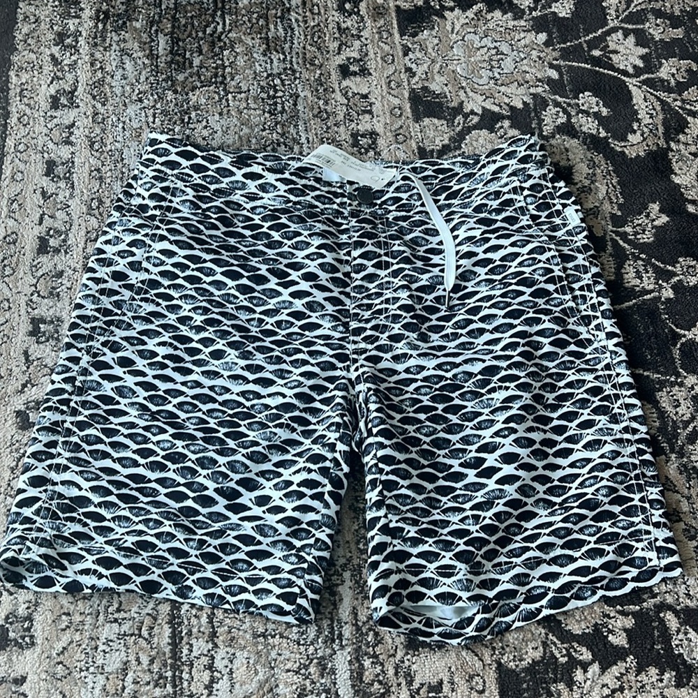 NWT: Onia sz 30 navy blue & white printed swim trunks 8" inseam